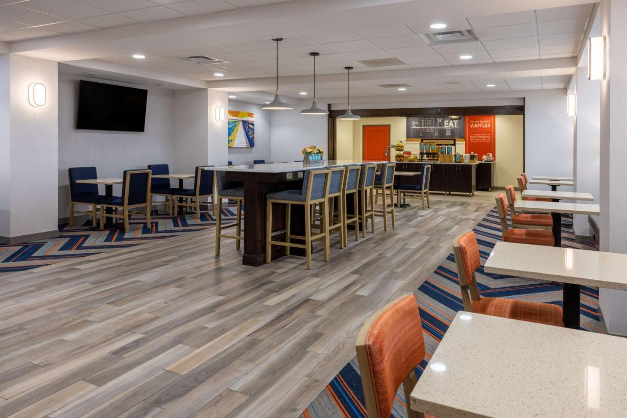 Hampton Inn Milford Exterior foto